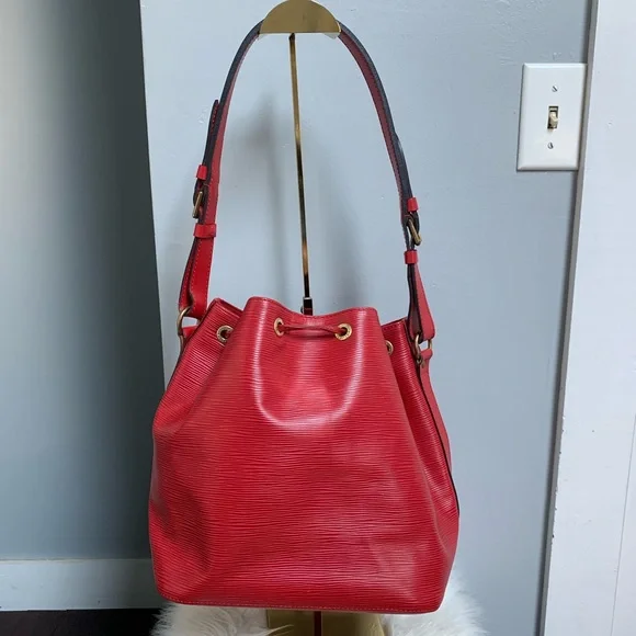 ❌SOLD❌1996 authentic red Epi leather Petit Noe bucket bag - Picture 3 of 17